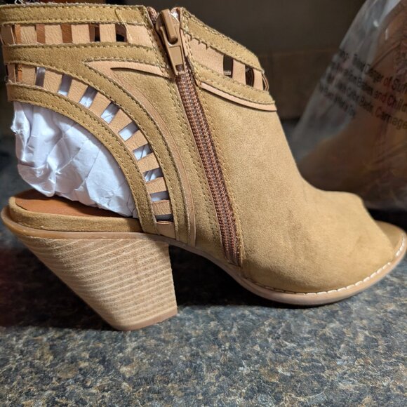 Women's shoes - Picture 2 of 5